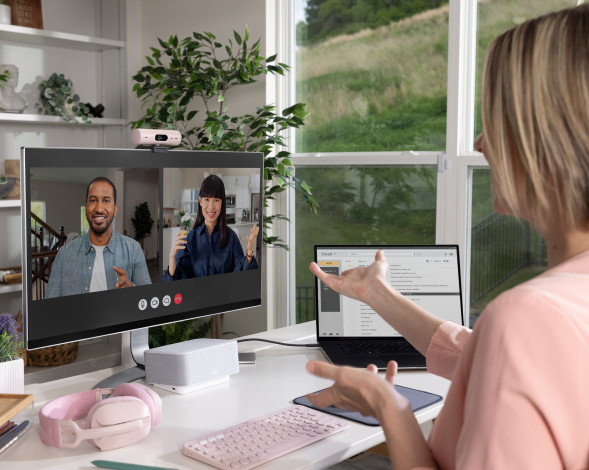 Веб-камера Logitech Brio 500, розовый в Рязани