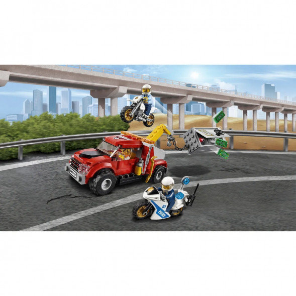Конструктор LEGO City Police 60137 Побег на буксировщике в Рязани