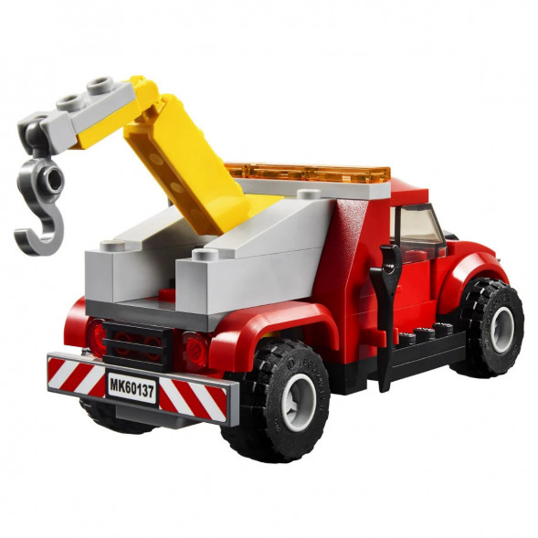 Конструктор LEGO City Police 60137 Побег на буксировщике в Рязани